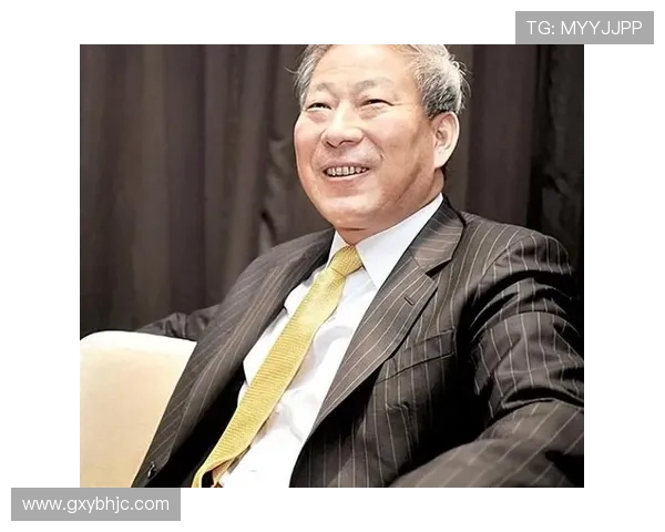 亚当斯的传奇人生与影响力探秘：从平凡到卓越的奋斗之路