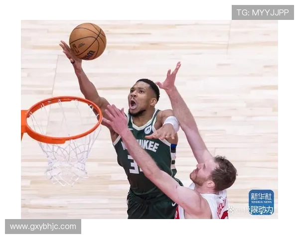 火箭队与雄鹿队激战三月八日赛场谁能笑到最后