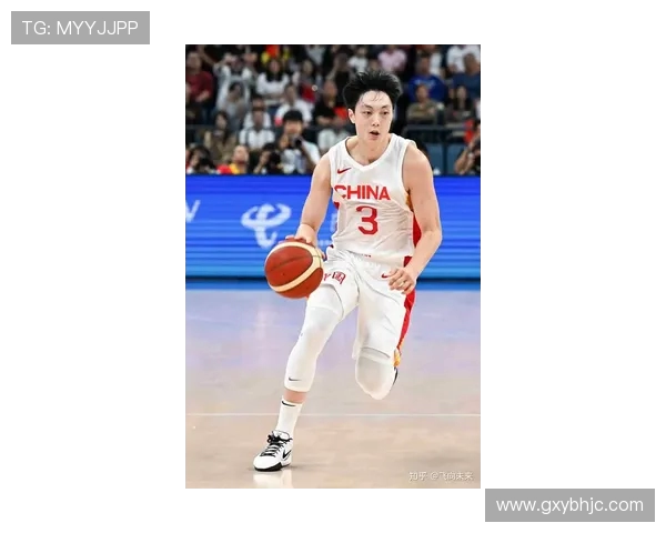 胡明轩的篮球之路：从少年梦想到职业赛场的辉煌历程与成长故事