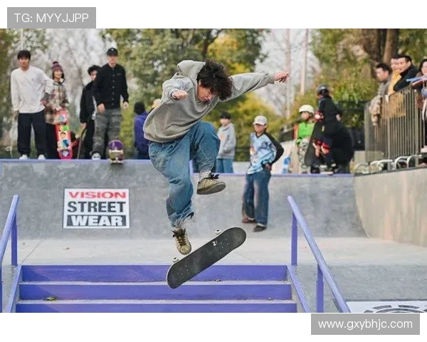 重庆滑板队的崛起与力量探索:滑板文化在城市中的新生机 重庆滑板队的崛起与力量探索:滑板文化在城市中的新生机