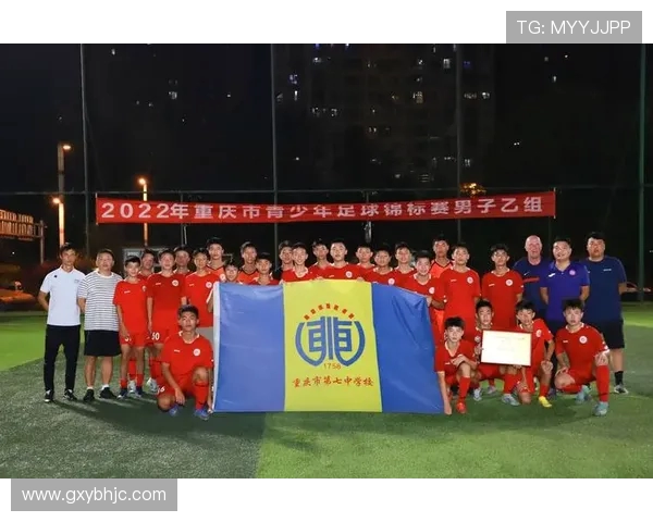 重庆足球队在冠军赛中的灵活性表现与战术创新分析