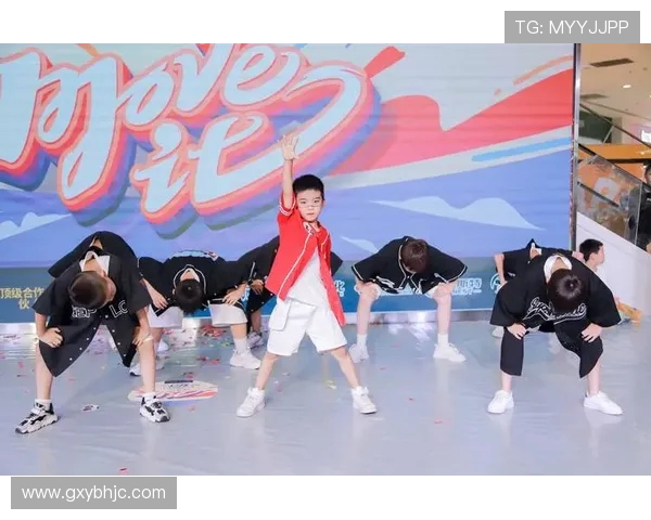 赛后复盘:西安街舞队与深圳街舞队的战术意识与团队配合分析 赛后复盘:西安街舞队与深圳街舞队的战术意识与团队配合分析