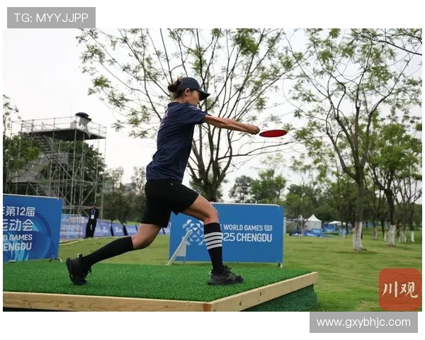 成都飞盘队技术革新引发热议助力飞盘运动蓬勃发展